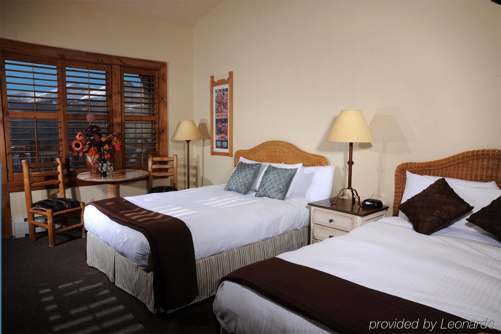 The At Lodge